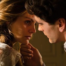Alicia y Julio cada vez más cerca en 'Gran Hotel'