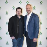Pedro García Aguado posa junto con Ramón Campos en la presentación de 'Cazadores de Trolls'