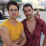 Darren Criss y Max Greenfield en 'The Assassination of Gianni Versace: American Crime Story'