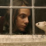 Lyra y Pantalaimon en 'La materia oscura'