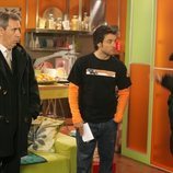 Nicolás Dueñas, Daniel Guzmán y María Adánez en 'Aquí no hay quien viva'