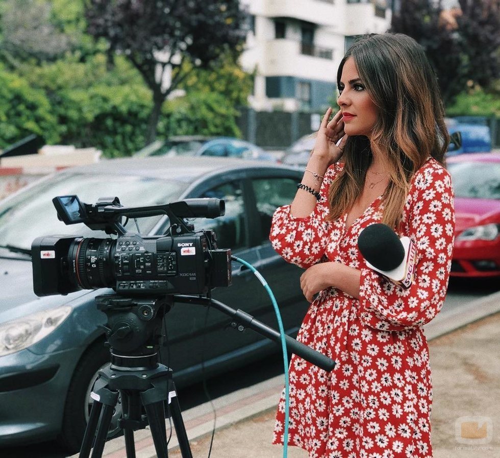 Alexia Rivas grabando un reportaje para 'Socialité'