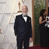 J.K. Simmons posa en la alfombra roja de los Oscar 2022
