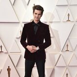 Andrew Garfield posa en la alfombra roja de los Oscar 2022