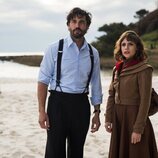 Andrés Castaño y Marina Quiroga, personajes de 'Un asunto privado'