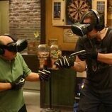 Rob McElhenney y Danny DeVito en Capítulo 7 titulado 'TEPT y DEE' de 'Colgados en Filadelfia'